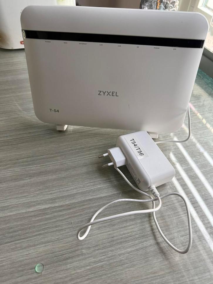 Zyxel T-54 router, Computers en Software, Routers en Modems, Zo goed als nieuw, Ophalen of Verzenden
