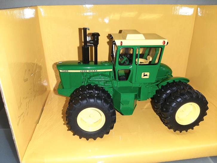 John Deere 7520. Ertl Britains 1:32., Hobby en Vrije tijd, Modelauto's | 1:32, Nieuw, Tractor of Landbouw, Britains, Ophalen of Verzenden