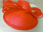 Bow Fascinator haarband met applicatie - koraalrood.- Prinsj, Ophalen of Verzenden, Zo goed als nieuw, One size fits all
