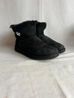UGG classic ultra mini laatsjes met kristallook knoop mt 38, Kleding | Dames, Schoenen, Zwart, Lage of Enkellaarzen, Ophalen of Verzenden