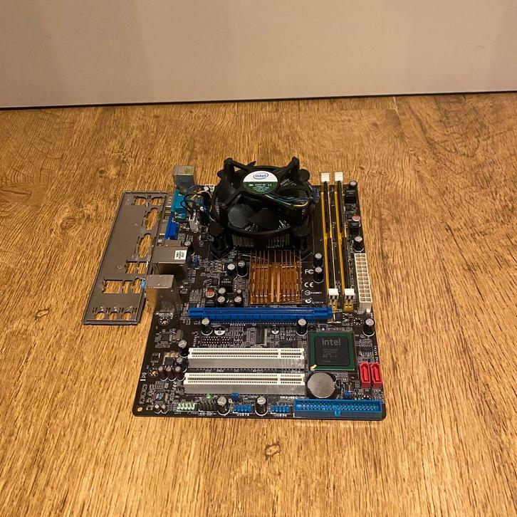 ASUS P5KPL-AM IN/ROEM/SI met intel Quad-Core Processor, Computers en Software, Moederborden, Gebruikt, Intel, DDR2, Ophalen of Verzenden