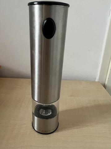 Elektrische molen voor zout of peper beschikbaar voor biedingen