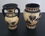 Twee Griekse aardewerk vaasjes, 19cm hoog, Huis en Inrichting, Woonaccessoires | Vazen, Gebruikt, Overige kleuren, Aardewerk of Porselein