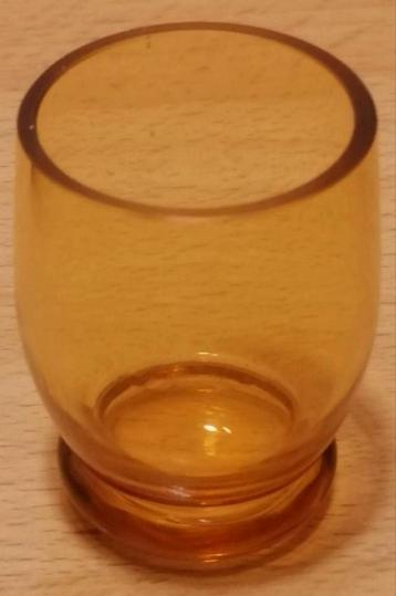 Amberkleurig midcentury mondgeblazen borrelglaasje, 5 cm beschikbaar voor biedingen