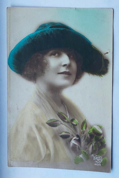 Mooie fotokaart van dame met bloemen in kleur., Verzamelen, Ansichtkaarten | Themakaarten, Gelopen, Voor 1920, Sterren en Beroemdheden