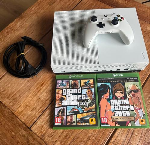 Xbox one S 1tb met  1 x controller + 2 x games ( Nieuw!), Spelcomputers en Games, Spelcomputers | Xbox One, Zo goed als nieuw