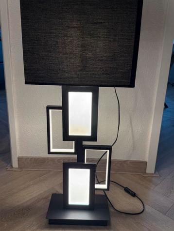 Moderne tafellamp, zwart beschikbaar voor biedingen