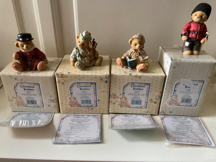 Cherished teddies Bertie Duncan Sherlock Gordon set van 4, Verzamelen, Beren en Cherished Teddies, Zo goed als nieuw, Beeldje