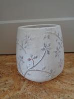 creme witte vaas met bloemfiguren merk TS Collection, Ophalen, Wit, Aardewerk of Porselein, Minder dan 50 cm
