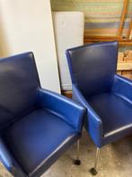 Twee 2 blauwe leren stoelen wieltjes leolux? Montis Charly?, Ophalen, Charly modern, Twee, Blauw