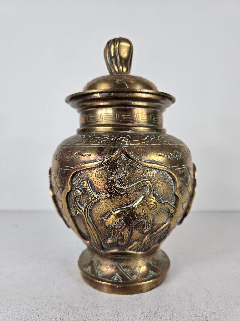 Dekselpot zes karakters, messing, China, begin 20e eeuw, Ophalen of Verzenden, Koper