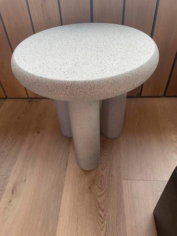 Cement Chunky Sidetable Beige Japandi Style Minimalist beschikbaar voor biedingen