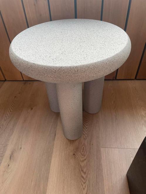 Cement Chunky Sidetable Beige Japandi Style Minimalist, Huis en Inrichting, Tafels | Sidetables, Gebruikt, 25 tot 50 cm, Minder dan 50 cm