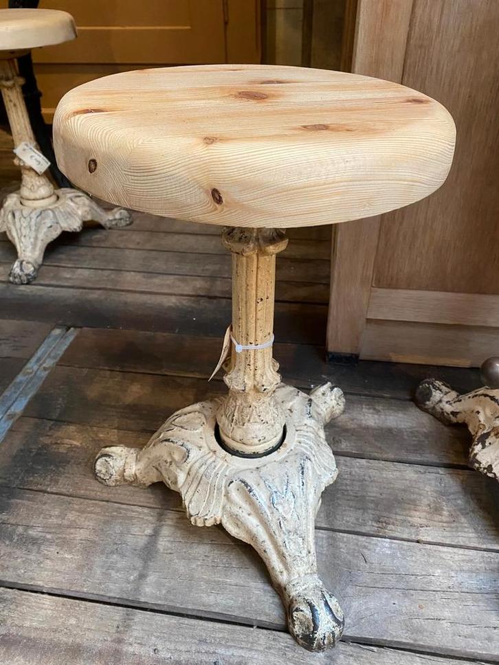 Victoriaans krukje bijzettafeltje tafeltje rond, Antiek en Kunst, Antiek | Meubels | Tafels, Ophalen