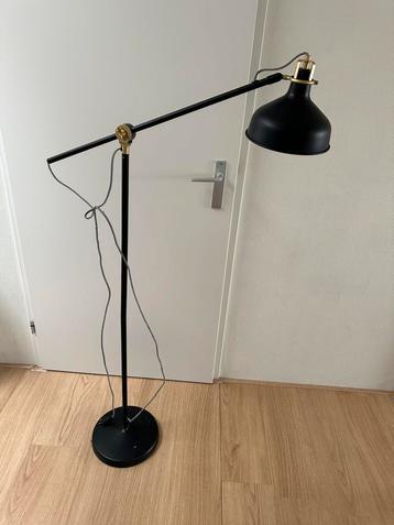 Staande lamp Zwart/Goud GRATIS beschikbaar voor biedingen