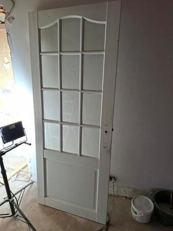 Houten binnendeur met glas beschikbaar voor biedingen