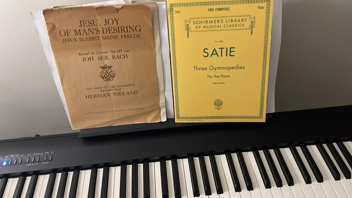 Roland FP-30X, roland headphones, boston stand and chair, Muziek en Instrumenten, Piano's, Zo goed als nieuw, Piano, Zwart, Digitaal