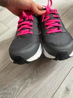Nike dames sneakers (39) moet weg, Sport en Fitness, Loopsport en Atletiek, Ophalen of Verzenden, Zo goed als nieuw, Hardloopschoenen