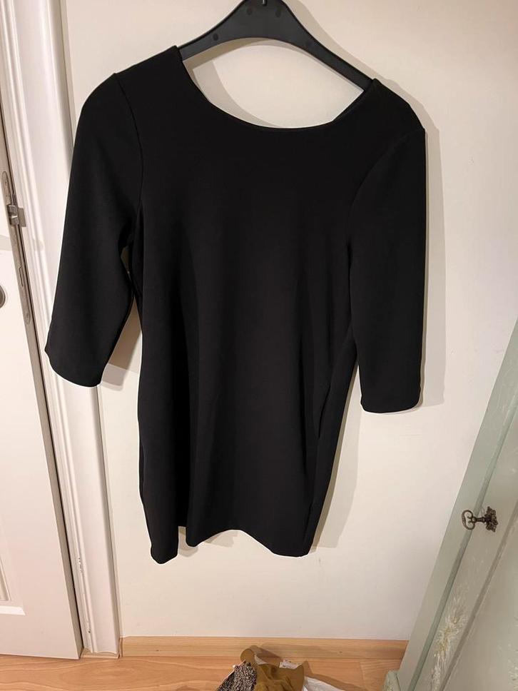 zwart jurkje Costes, Kleding | Dames, Jurken, Zo goed als nieuw, Maat 36 (S), Zwart, Knielengte, Ophalen of Verzenden