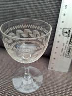 oud glaasje met gravure, Verzamelen, Glas en Borrelglaasjes, Ophalen of Verzenden, Gebruikt, Overige typen