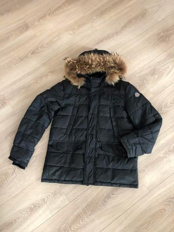 In nette gebruike staat prachtig authentieke Moncler jas XXL beschikbaar voor biedingen
