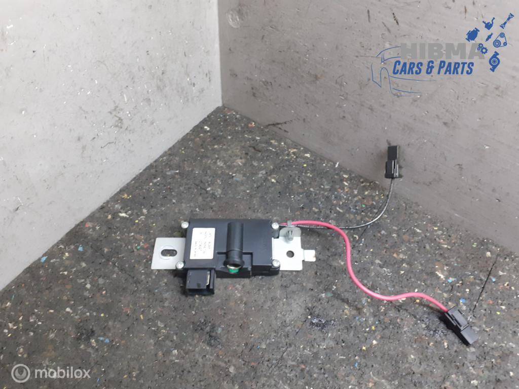 Antenneversterker Chrysler 300C 3.0 V6 CRD ) 05059070AE, Ophalen of Verzenden, Gebruikt, Chrysler