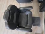 Twee heren kappersstoelen in uitstekende staat, als nieuw.