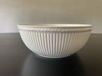 Wedgwood Edme saladeschaal 25 cm, Ophalen of Verzenden, Zo goed als nieuw, Aardewerk, Wedgwood