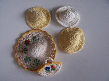 Originele Barbiehoedjes beschikbaar voor biedingen