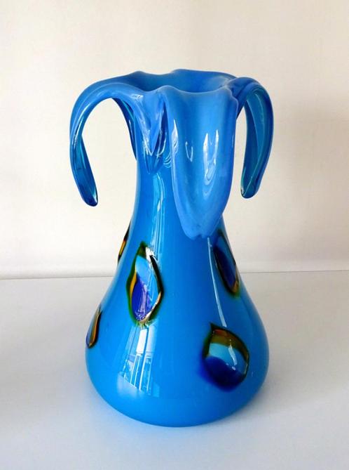 Glazen vaas turquoise opaline vier omgeslagen punten 6975-g, Antiek en Kunst, Antiek | Glas en Kristal, Ophalen of Verzenden