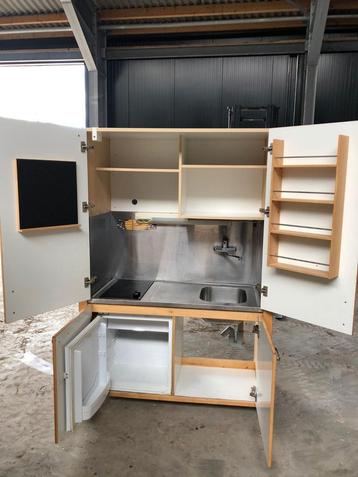 Kitchenette, mobiele keuken, buitenkeuken.