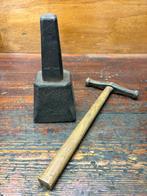 Oud smeedgereedschap – smeedkegel (hardy tool) + hamer, Antiek en Kunst, Ophalen