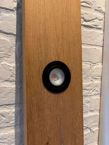 Eikenhouten wandplank met dimbare led spots beschikbaar voor biedingen