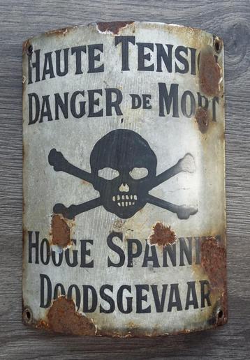 Om 1920-1940 Emaille Bord Hoogspannings Mast Schedel Botten beschikbaar voor biedingen