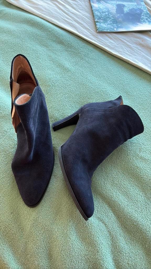 Blauwe suede laarsjes maat 40, Kleding | Dames, Schoenen, Zo goed als nieuw, Blauw, Ophalen of Verzenden