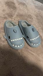 Haaien pantoffels, Ophalen of Verzenden, Zo goed als nieuw, Pantoffels of Sloffen