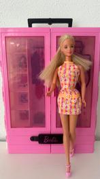 Vintage barbie met kledingkast Mattel, Ophalen of Verzenden, Gebruikt