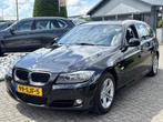 BMW 3 Serie Touring 318i Luxury Line 2011 Zwart Leer Xenon, Auto's, BMW, Euro 5, 136 pk, Zwart, 4 cilinders