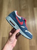Nike Air Max 1 ‘Solar Red Blue’ 42, Blauw, Ophalen of Verzenden, Sneakers of Gympen, Gedragen