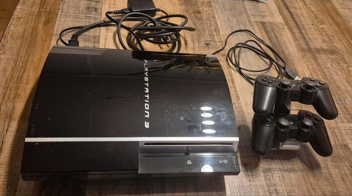 PlayStation 3 met 2 controllers en Guitar Hero gitaar, Spelcomputers en Games, Spelcomputers | Sony PlayStation 3, Gebruikt, Phat