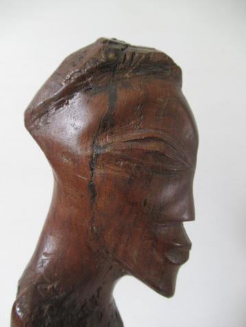 Zeer oud Chokwe voorouder beeldje, Afrika tribal art  beschikbaar voor biedingen