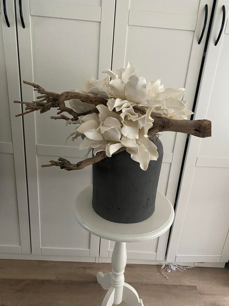 PTMD pot grijs met foam bloemen  - Decoratief, Huis en Inrichting, Ophalen, Steen, Overige kleuren, 50 tot 75 cm