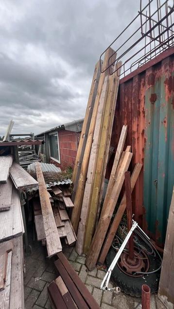 Grote partij gebruikt hout beschikbaar voor biedingen