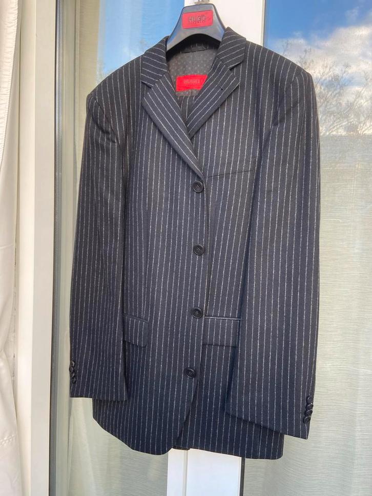 Hugo Boss Krijtstreep Kostuum - Stijlvol en Tijdloos, Kleding | Heren, Kostuums en Colberts, Zo goed als nieuw, Maat 48/50 (M)