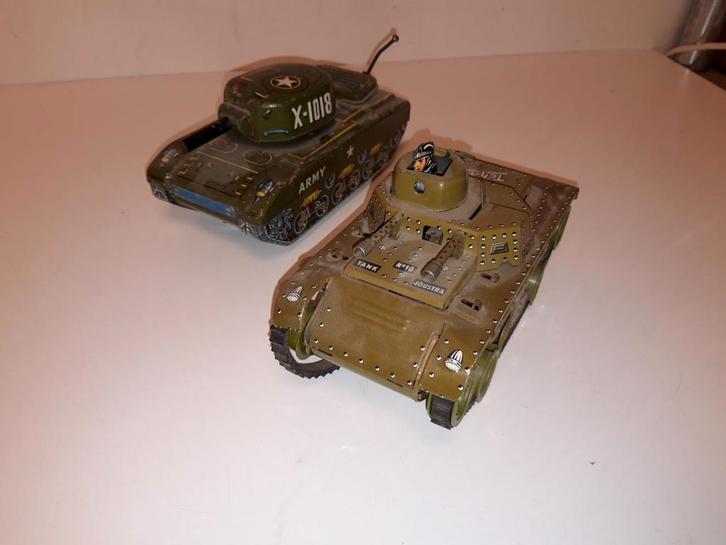 Blikken speelgoed tanks joustra en modern toys, Antiek en Kunst, Antiek | Speelgoed, Ophalen of Verzenden