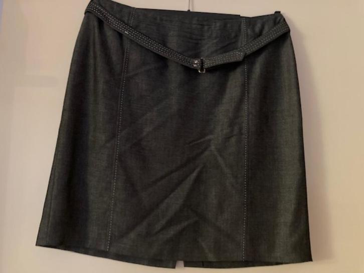 Rok Taifun grijs witte stiksels sierriem gevoerd 46 knielang, Kleding | Dames, Rokken, Gedragen, Maat 46/48 (XL) of groter, Grijs