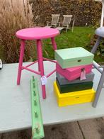 Houten krukje ,opgeknapt en geverfd met Histor roze verf., Ophalen, Gebruikt, Hout