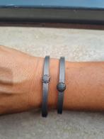 Biba grijs dun lederen armband 4 euro pst nieuw, Sieraden, Tassen en Uiterlijk, Armbanden, Ophalen of Verzenden, Nieuw, Grijs