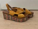 Geel suède Sandalen met sleehak - Maat 39, Geel, Marco Tozzi, Gedragen, Sandalen of Muiltjes