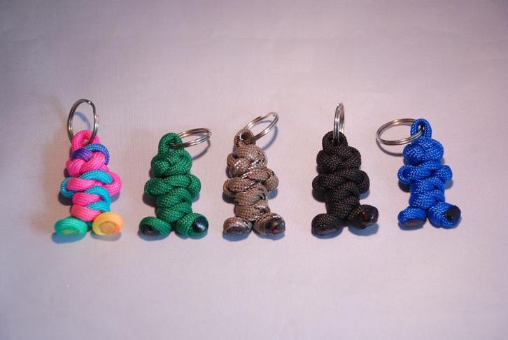 Sleutelhanger poppetjes in meerdere kleuren., Verzamelen, Sleutelhangers, Nieuw, Knuffel of Figuurtje, Ophalen of Verzenden